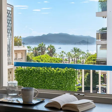 2-br With Terrace & Sea View Palm Apartmán