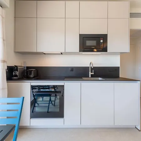 2-br With Terrace & Sea View Palm Apartman